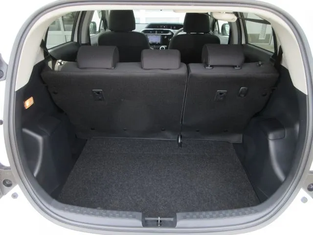 アクア（トヨタ）の車両写真