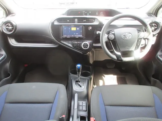 アクア（トヨタ）の車両写真