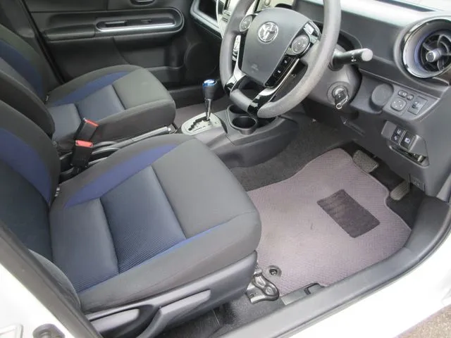 アクア（トヨタ）の車両写真