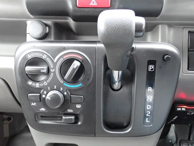 エブリイバン（スズキ）の車両写真