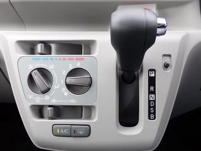 ダイハツ　ミラ　イース