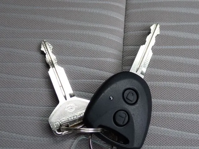 ダイハツ　ミラ　イース