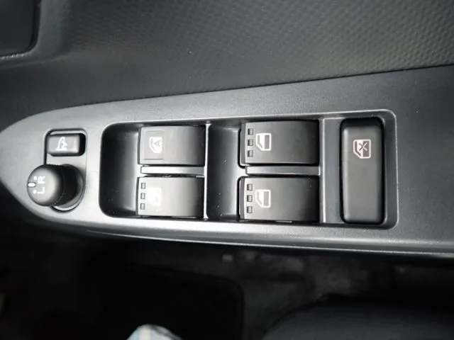 ダイハツ　ミラ　イース