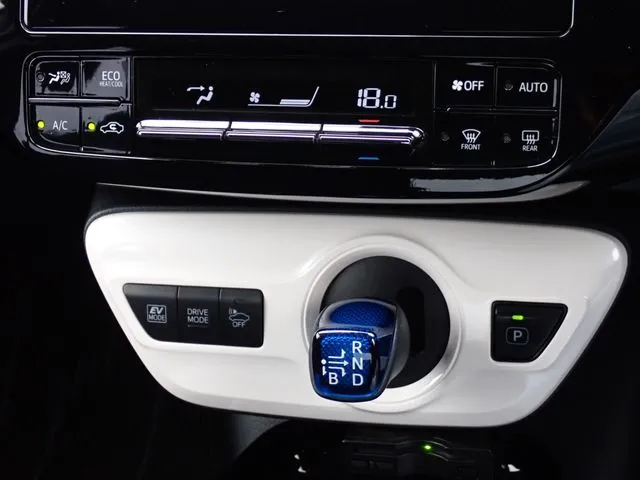 プリウス（トヨタ）の車両写真