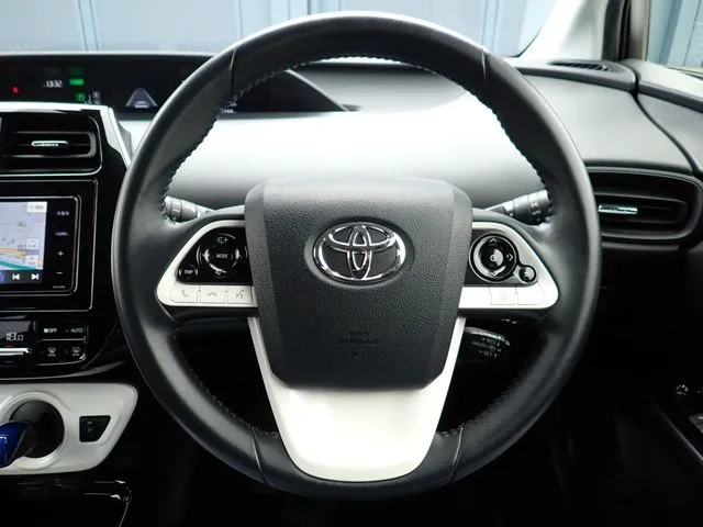 プリウス（トヨタ）の車両写真