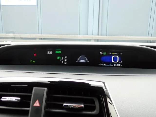 プリウス（トヨタ）の車両写真