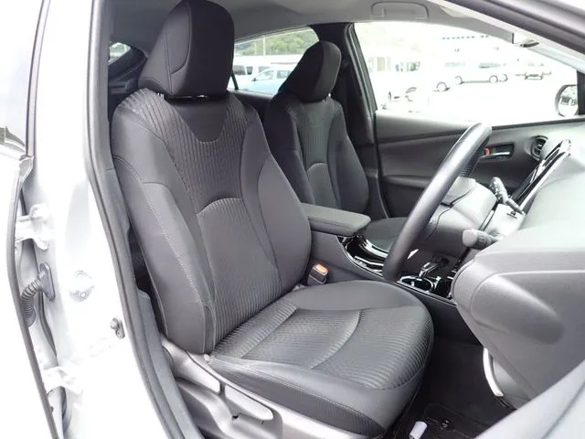 プリウス（トヨタ）の車両写真