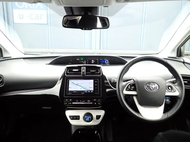 プリウス（トヨタ）の車両写真