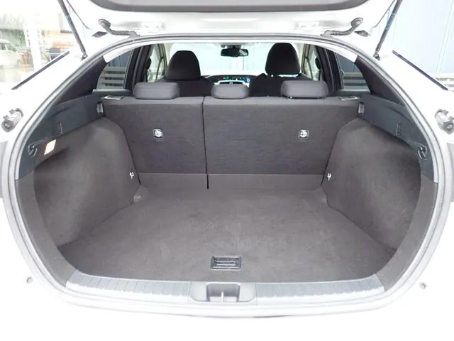 プリウス（トヨタ）の車両写真