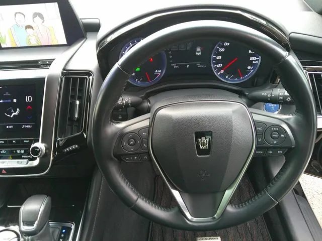 クラウン　セダン　ハイブリッド　４ＷＤ（トヨタ）の車両写真