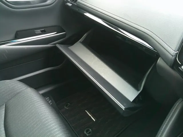 クラウン　セダン　ハイブリッド　４ＷＤ（トヨタ）の車両写真