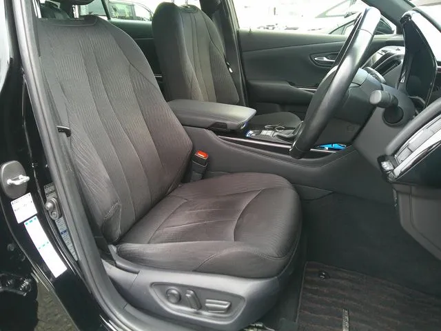 クラウン　セダン　ハイブリッド　４ＷＤ（トヨタ）の車両写真