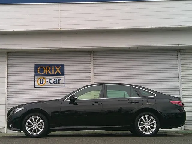 クラウン　セダン　ハイブリッド　４ＷＤ（トヨタ）の車両写真