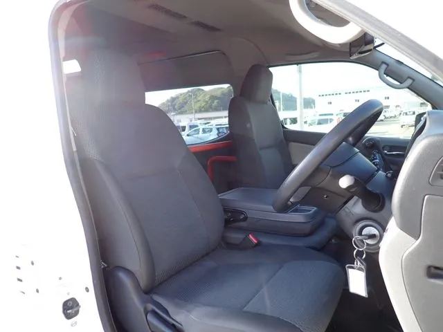 ＮＶ３５０キャラバン（ニッサン）の車両写真