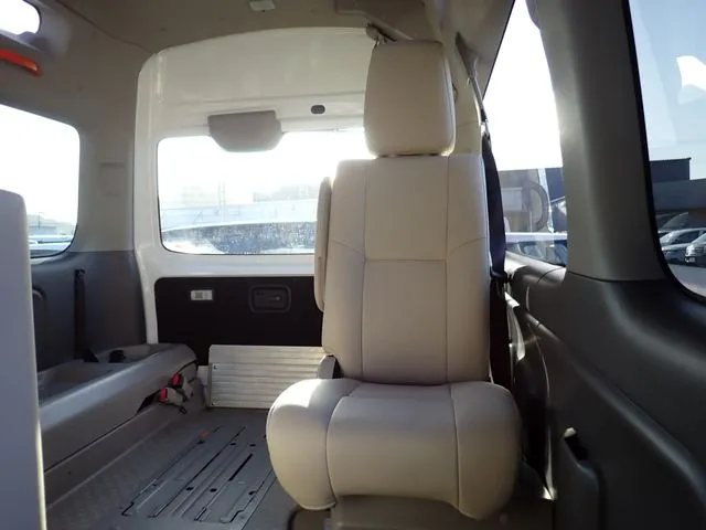 ＮＶ３５０キャラバン（ニッサン）の車両写真