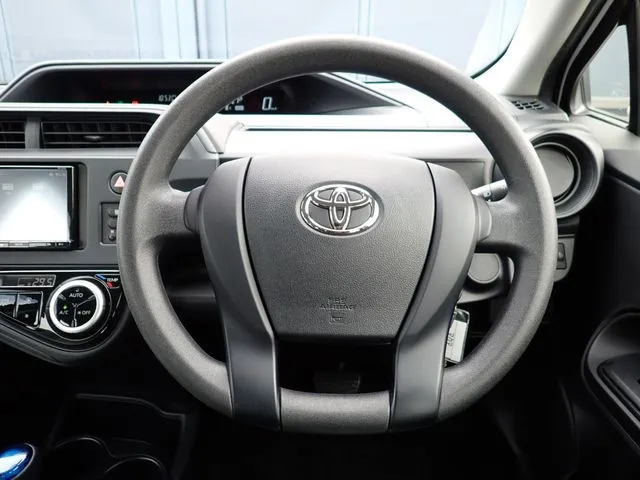 アクア（トヨタ）の車両写真