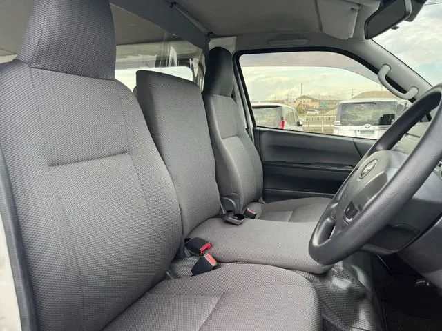 ハイエースバン　１．２５ｔ　２ＷＤ（トヨタ）の車両写真