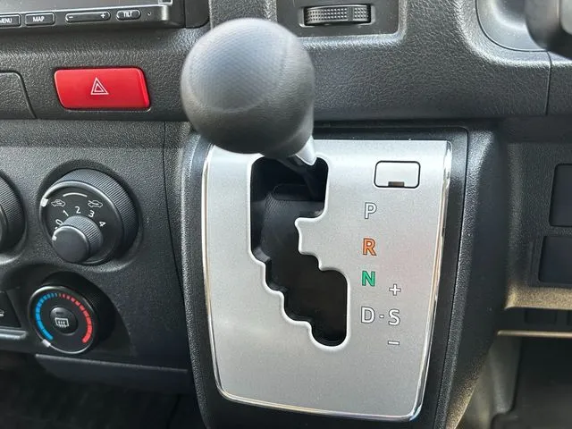 ハイエースバン　２ＷＤ（トヨタ）の車両写真