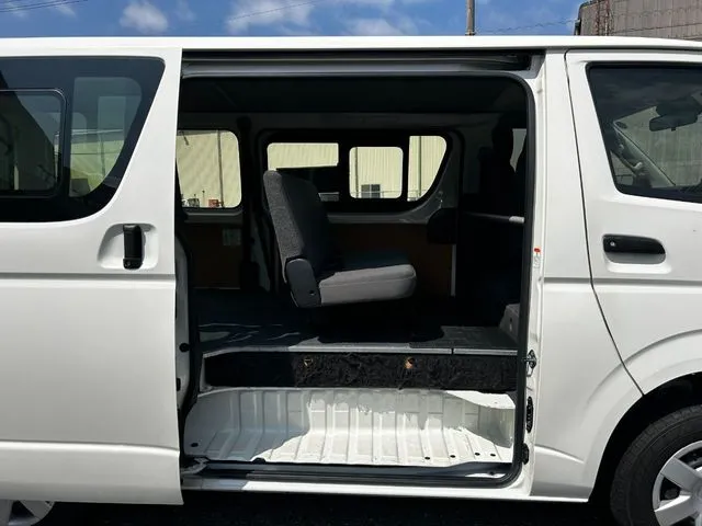 ハイエースバン　２ＷＤ（トヨタ）の車両写真