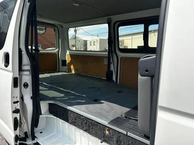 ハイエースバン　２ＷＤ（トヨタ）の車両写真