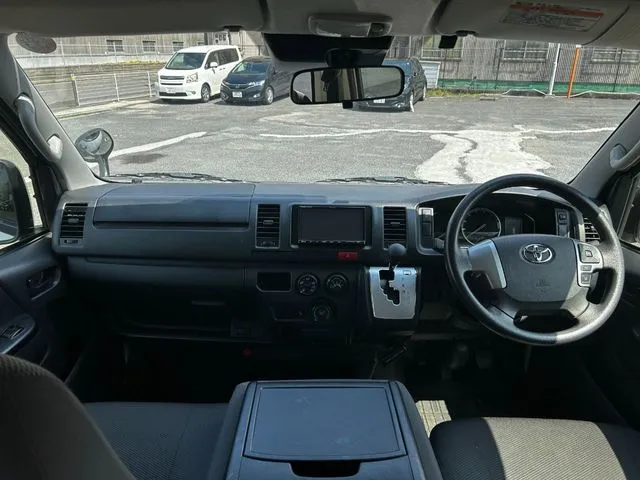 ハイエースバン　２ＷＤ（トヨタ）の車両写真