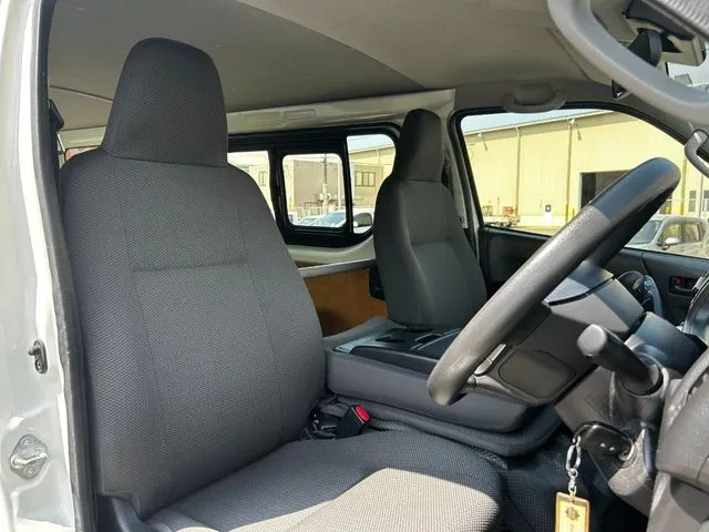 ハイエースバン　２ＷＤ（トヨタ）の車両写真