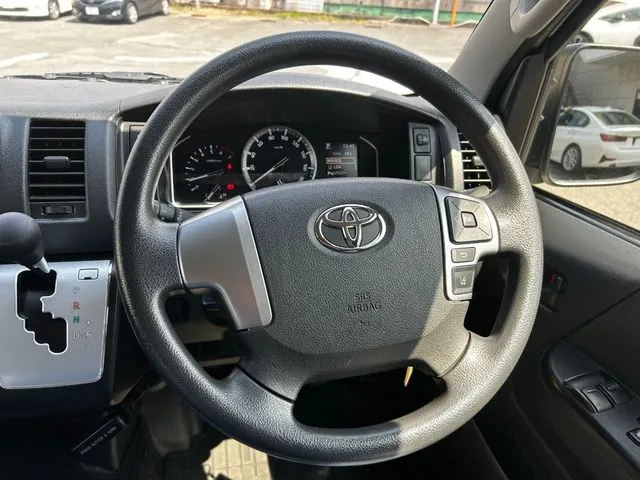 ハイエースバン　２ＷＤ（トヨタ）の車両写真
