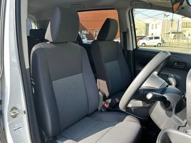 シエンタ（トヨタ）の車両写真