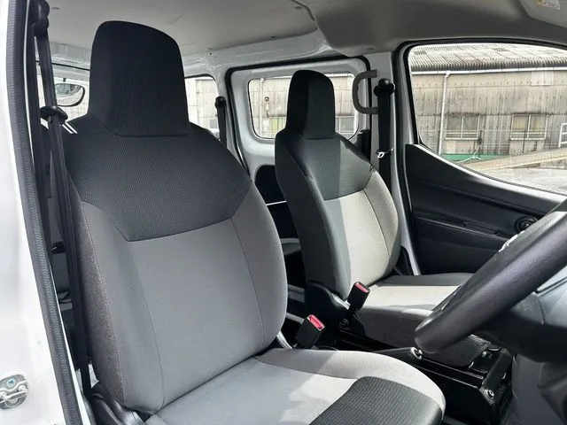 ＮＶ２００バネットバン（ニッサン）の車両写真