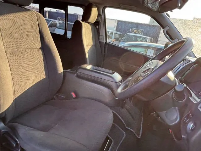 ハイエースバン　２ＷＤ（トヨタ）の車両写真