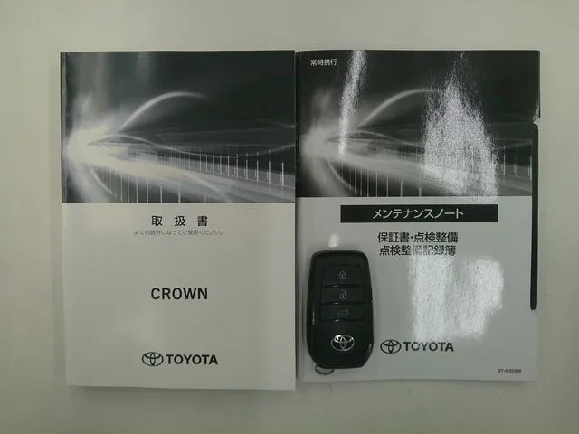 クラウン　セダン　ハイブリッド（トヨタ）の車両写真