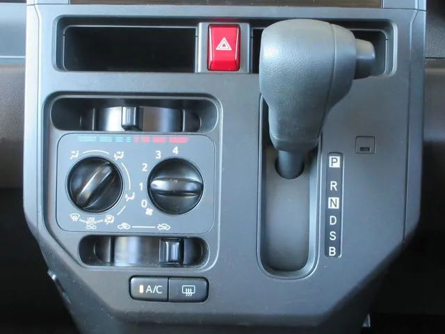 トール　４ＷＤ（ダイハツ）の車両写真