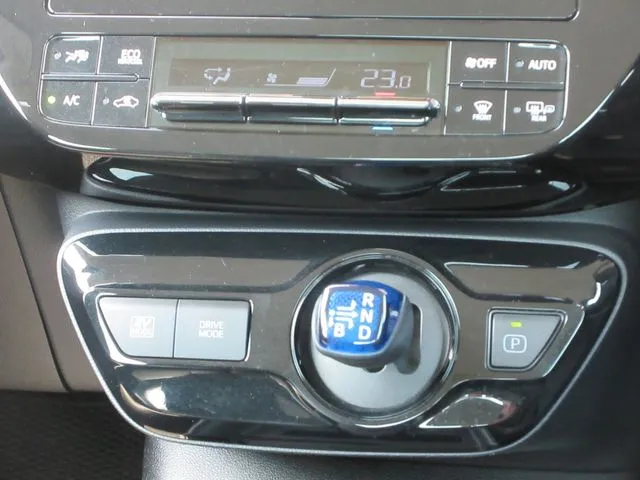 プリウス　４ＷＤ（トヨタ）の車両写真