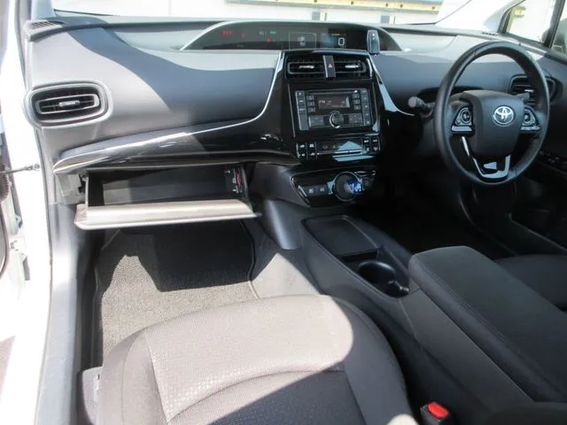 プリウス　４ＷＤ（トヨタ）の車両写真