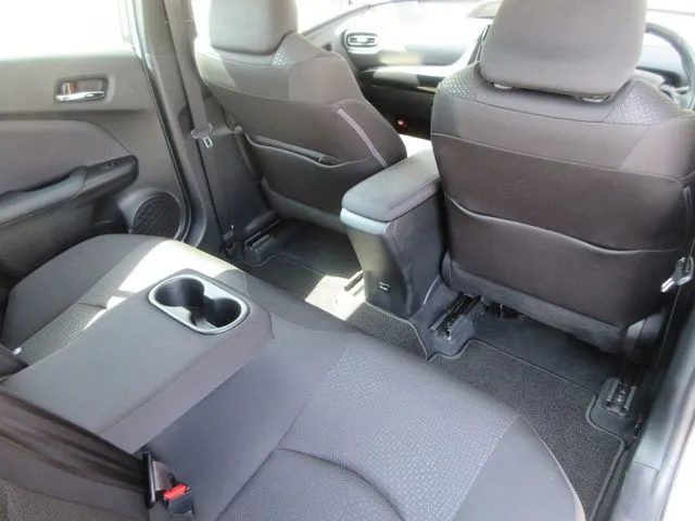 プリウス　４ＷＤ（トヨタ）の車両写真