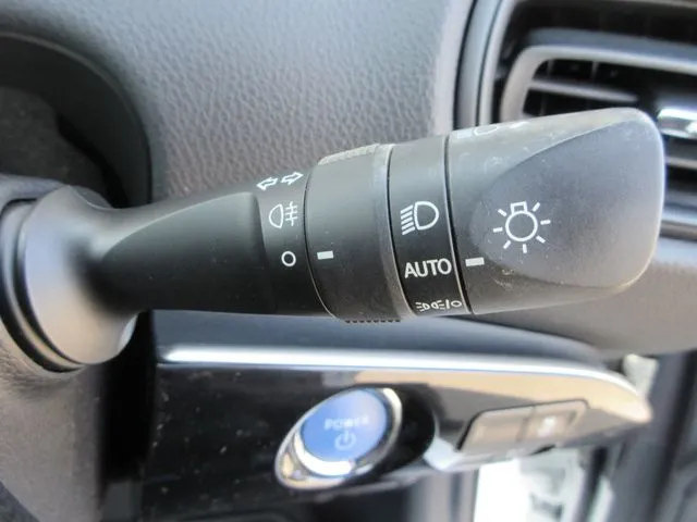 プリウス　４ＷＤ（トヨタ）の車両写真