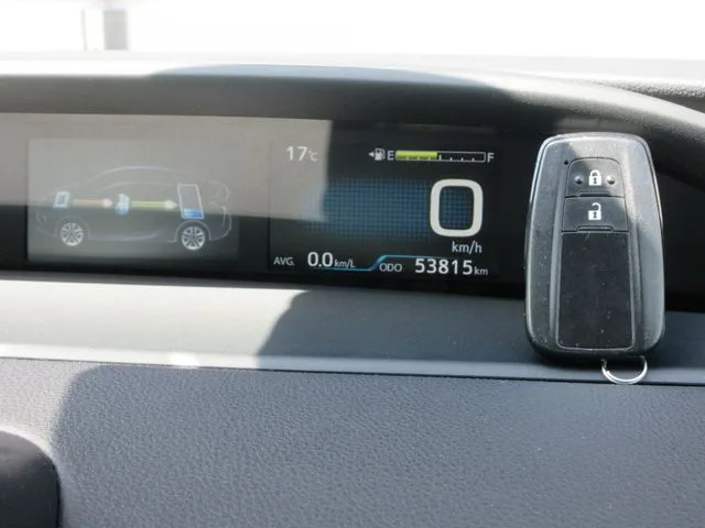 プリウス　４ＷＤ（トヨタ）の車両写真