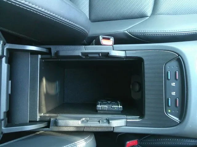 ハリアー　ハイブリッド（トヨタ）の車両写真