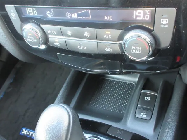 エクストレイル　ハイブリッド　２ＷＤ（ニッサン）の車両写真