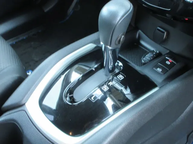 エクストレイル　ハイブリッド　２ＷＤ（ニッサン）の車両写真