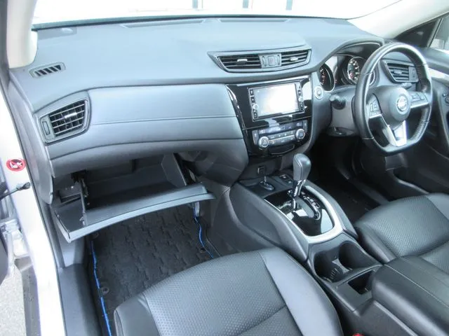 エクストレイル　ハイブリッド　２ＷＤ（ニッサン）の車両写真