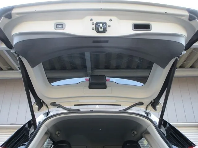 エクストレイル　ハイブリッド　２ＷＤ（ニッサン）の車両写真