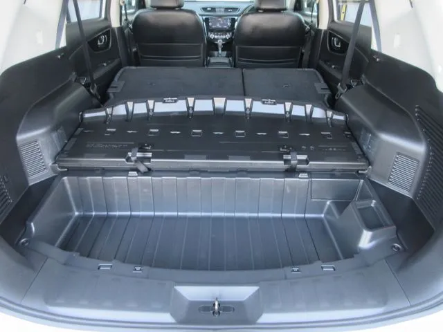 エクストレイル　ハイブリッド　２ＷＤ（ニッサン）の車両写真