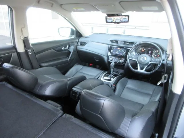 エクストレイル　ハイブリッド　２ＷＤ（ニッサン）の車両写真