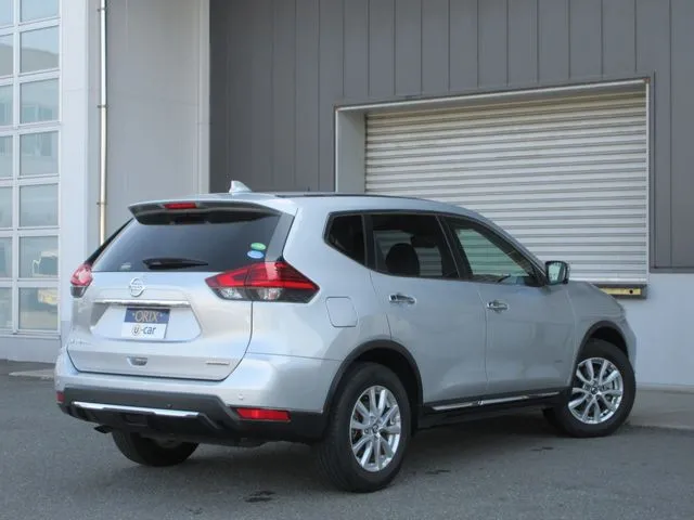 エクストレイル　ハイブリッド　２ＷＤ（ニッサン）の車両写真