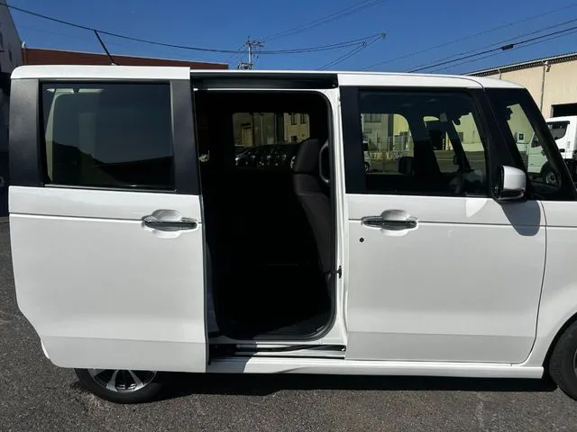 Ｎ　ＢＯＸ　カスタム（ホンダ）の車両写真