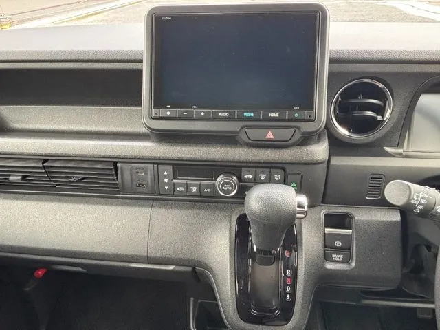 Ｎ　ＢＯＸ　カスタム（ホンダ）の車両写真