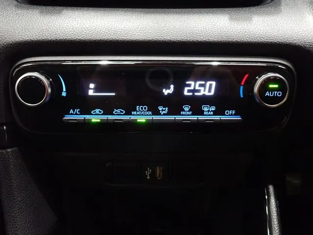 トヨタ　ヤリス　ハイブリッド