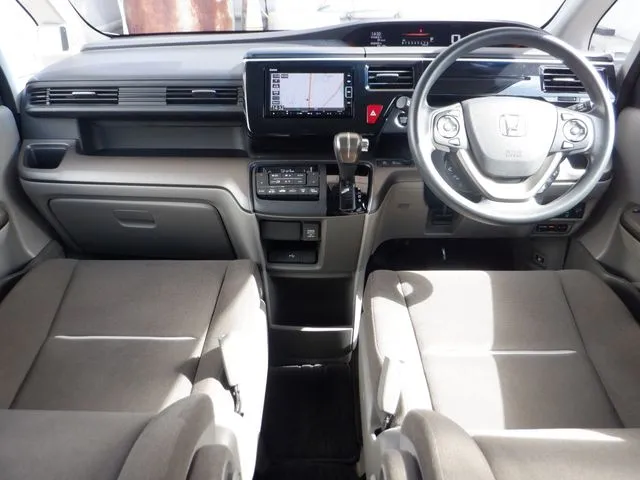 ステップワゴン（ホンダ）の車両写真