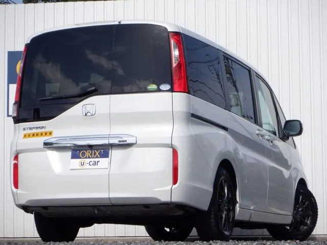 ステップワゴン（ホンダ）の車両写真